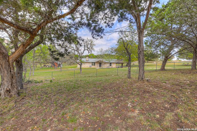 109 Saddle Wood Trl, Comfort, TX 78013