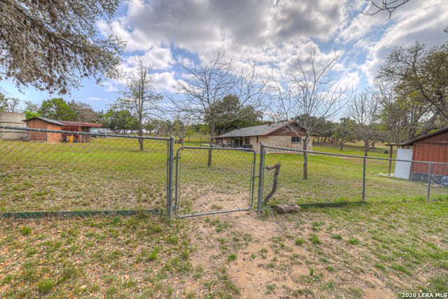 109 Saddle Wood Trl, Comfort, TX 78013
