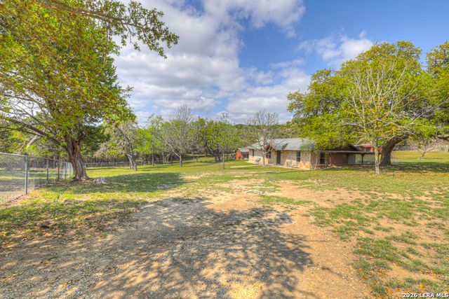 109 Saddle Wood Trl, Comfort, TX 78013