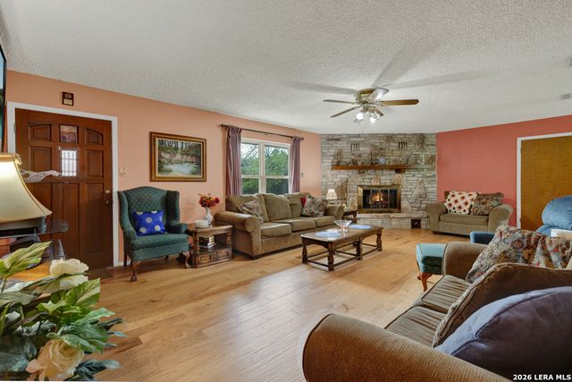 109 Saddle Wood Trl, Comfort, TX 78013