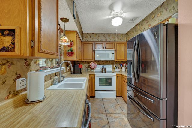 109 Saddle Wood Trl, Comfort, TX 78013