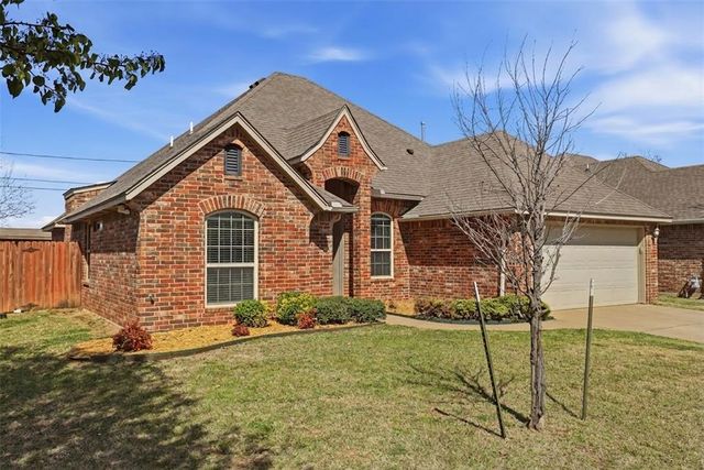 829 SW 8th Street, Moore, OK 73160