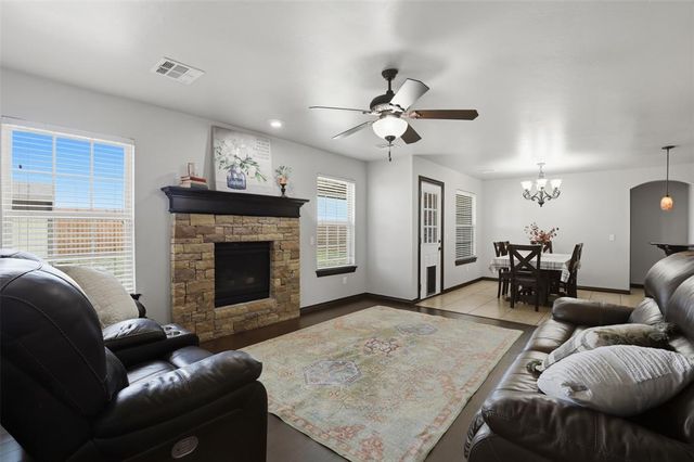 829 SW 8th Street, Moore, OK 73160