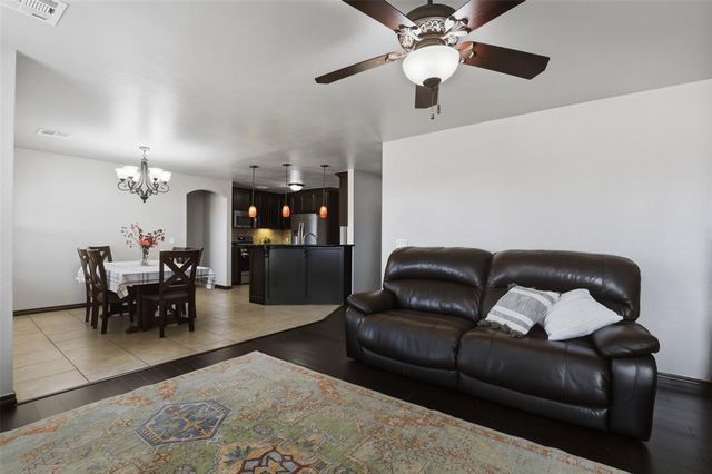 829 SW 8th Street, Moore, OK 73160