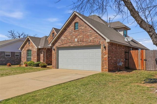 829 SW 8th Street, Moore, OK 73160