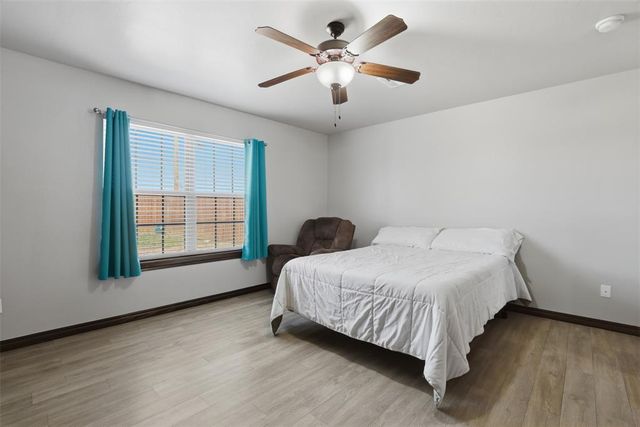 829 SW 8th Street, Moore, OK 73160