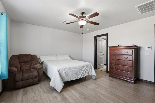 829 SW 8th Street, Moore, OK 73160