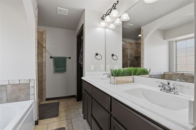 829 SW 8th Street, Moore, OK 73160