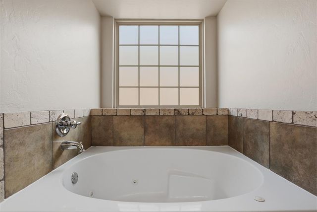 829 SW 8th Street, Moore, OK 73160