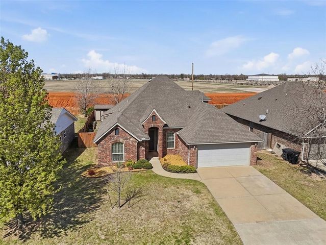 829 SW 8th Street, Moore, OK 73160