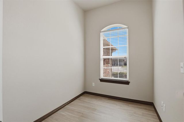 829 SW 8th Street, Moore, OK 73160