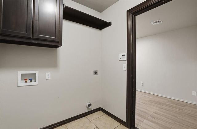 829 SW 8th Street, Moore, OK 73160