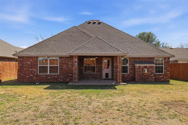 829 SW 8th Street, Moore, OK 73160