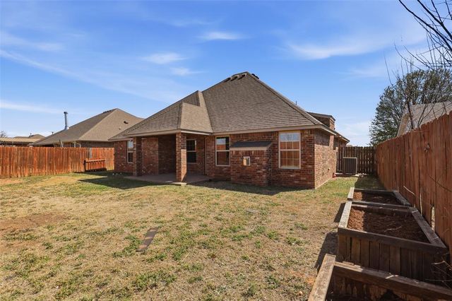 829 SW 8th Street, Moore, OK 73160