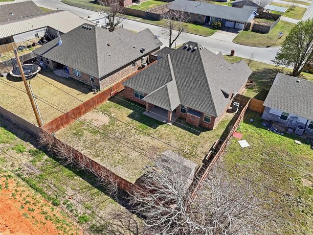 829 SW 8th Street, Moore, OK 73160