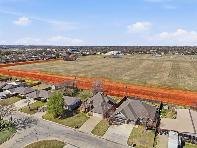 829 SW 8th Street, Moore, OK 73160