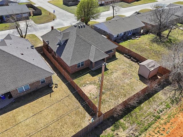 829 SW 8th Street, Moore, OK 73160