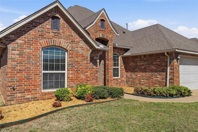 829 SW 8th Street, Moore, OK 73160