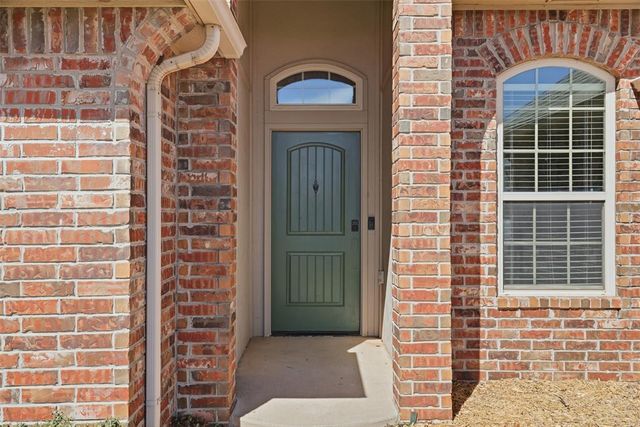 829 SW 8th Street, Moore, OK 73160