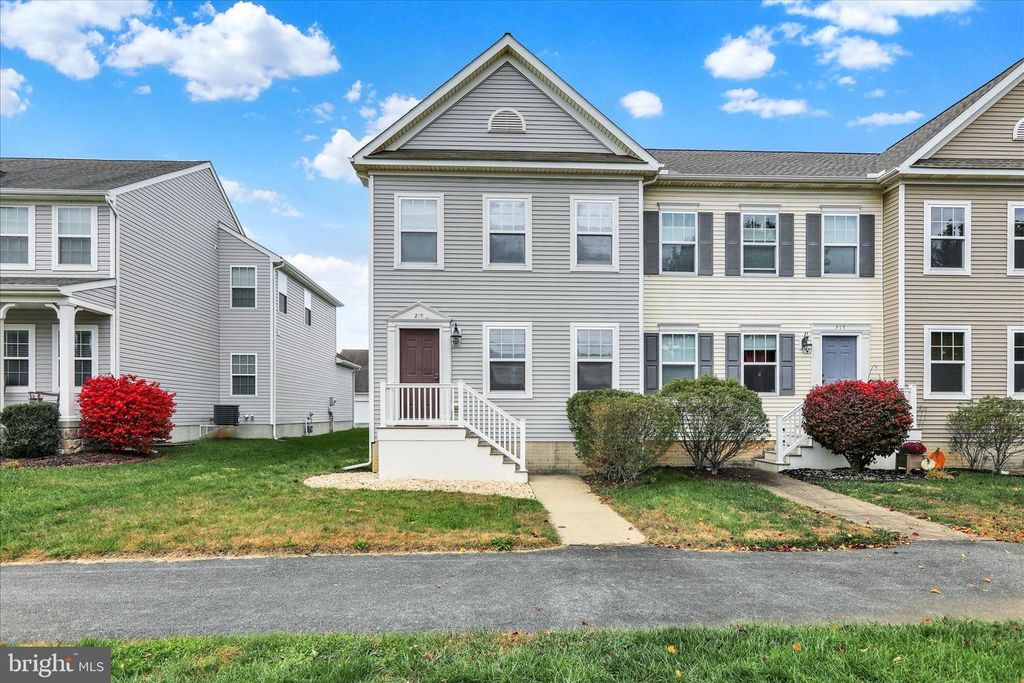 219 HEATHERSAGE DR, Marietta, PA 17547