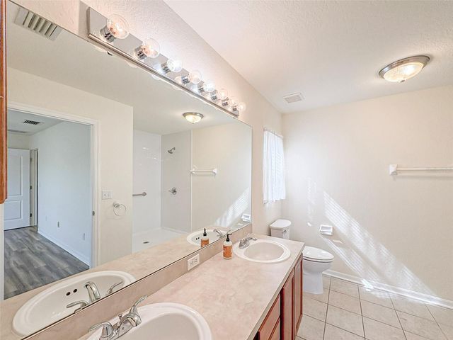 8755 FORT SOCRUM VILLAGE WAY, Lakeland, FL 33810