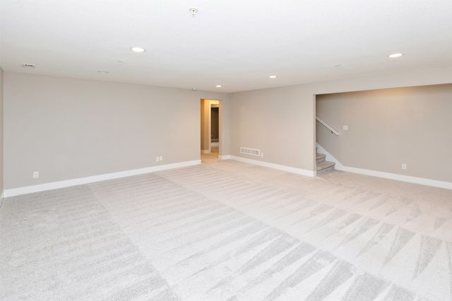 4427 Lower Beaver Road, Des Moines, IA 50310