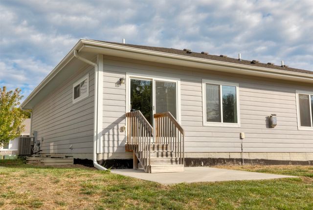 4427 Lower Beaver Road, Des Moines, IA 50310