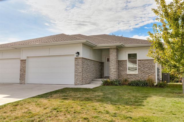 4427 Lower Beaver Road, Des Moines, IA 50310