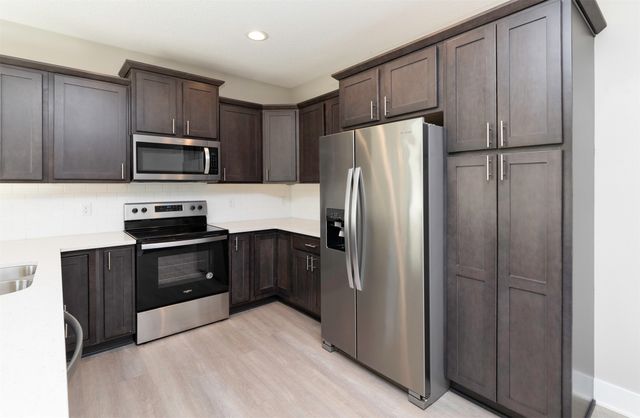 4427 Lower Beaver Road, Des Moines, IA 50310