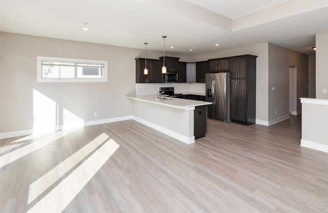 4427 Lower Beaver Road, Des Moines, IA 50310