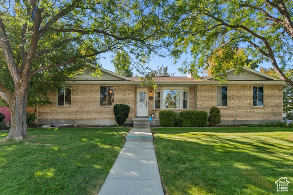 1392 E MARBELLA ST., Sandy, UT 84093