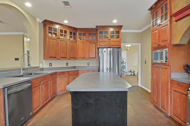 700 Cougar Road, Lipan, TX 76462