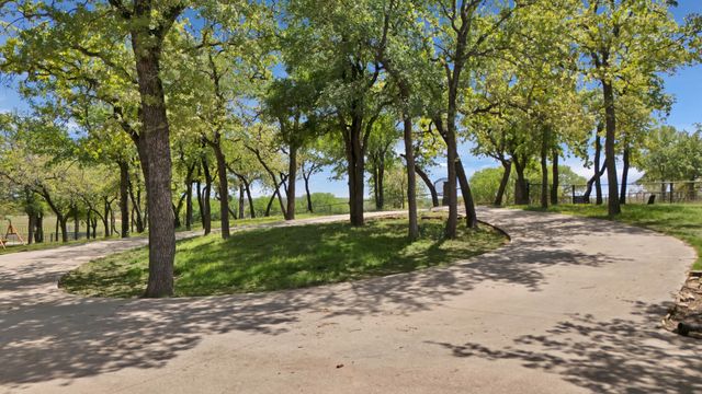 700 Cougar Road, Lipan, TX 76462