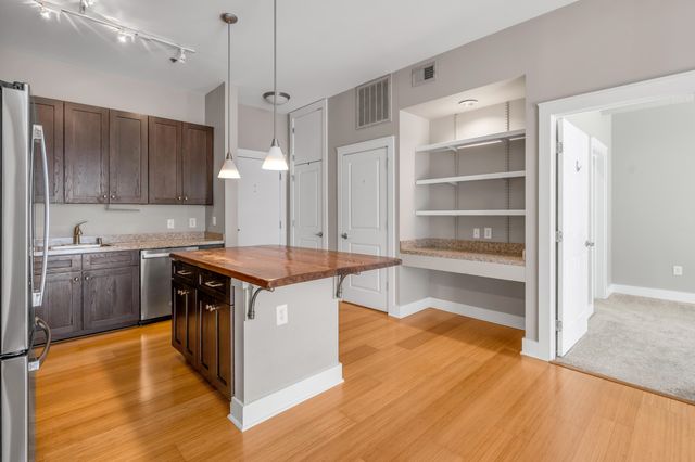 220 Cedar Street 204, Lexington, KY 40508