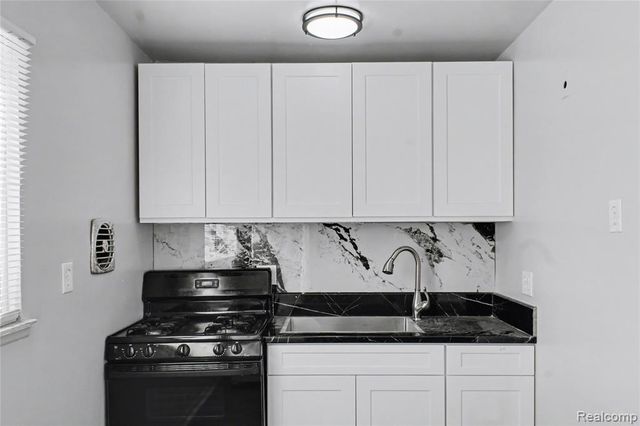 15100 Tireman Street, Detroit, MI 48228