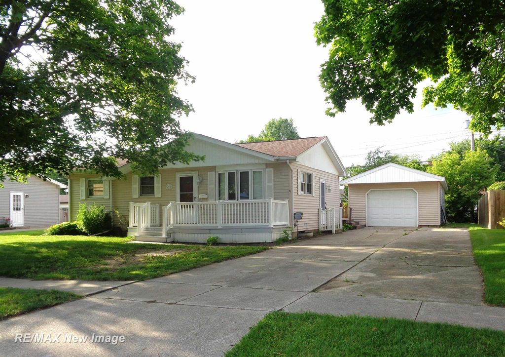 922 Fleetwood Drive, Saginaw, MI 48604