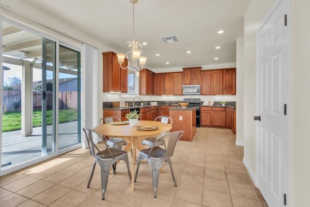 4716 Noriker Dr, Elk Grove, CA 95757