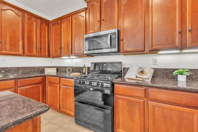 4716 Noriker Dr, Elk Grove, CA 95757