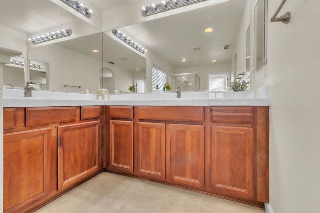 4716 Noriker Dr, Elk Grove, CA 95757