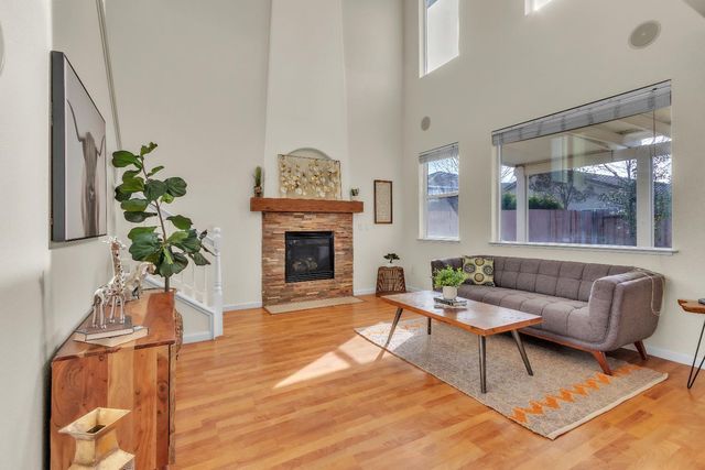 4716 Noriker Dr, Elk Grove, CA 95757