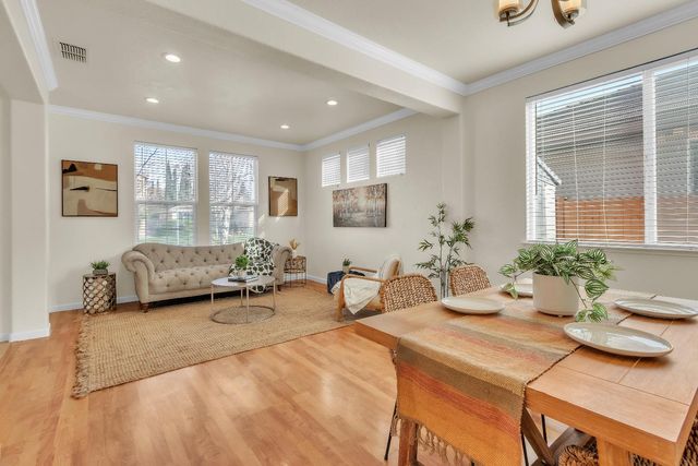 4716 Noriker Dr, Elk Grove, CA 95757