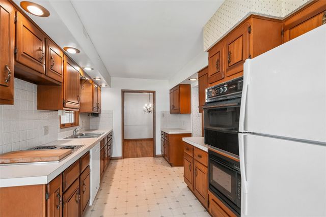 4217 86th Street, Urbandale, IA 50322