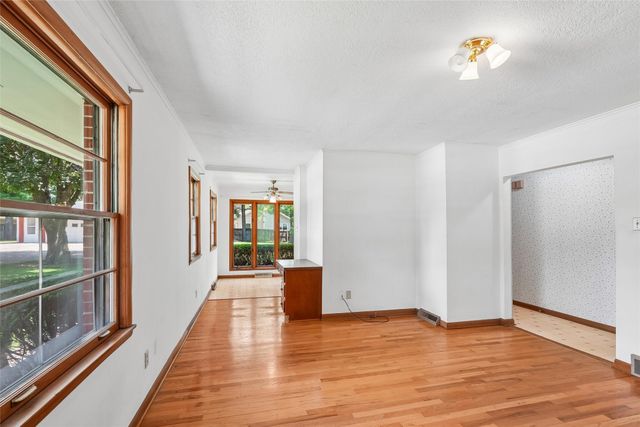 4217 86th Street, Urbandale, IA 50322