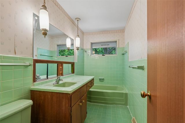 4217 86th Street, Urbandale, IA 50322