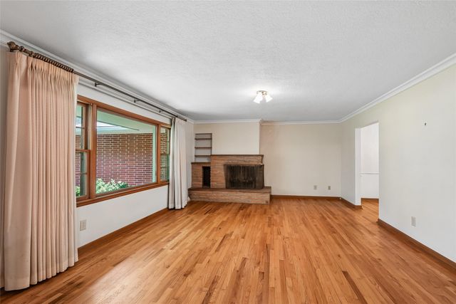 4217 86th Street, Urbandale, IA 50322