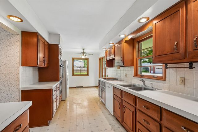 4217 86th Street, Urbandale, IA 50322