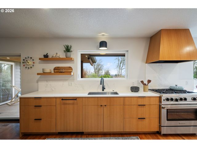 8110 Sw VALLEY VIEW Dr, Portland, OR 97225