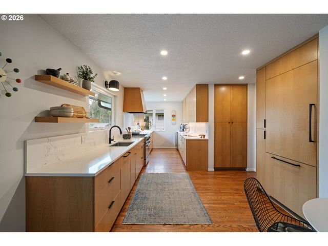 8110 Sw VALLEY VIEW Dr, Portland, OR 97225