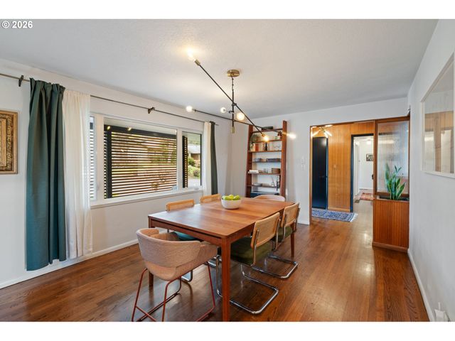 8110 Sw VALLEY VIEW Dr, Portland, OR 97225