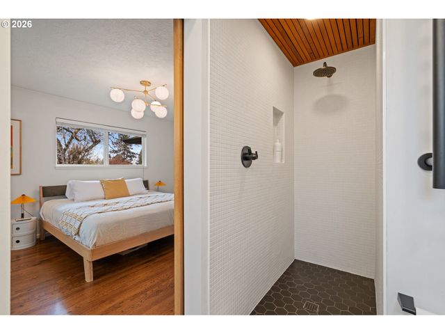 8110 Sw VALLEY VIEW Dr, Portland, OR 97225